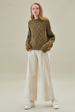 Load image into Gallery viewer, Cable Knit Crop Sweater