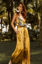 Load image into Gallery viewer, Pleated Loose Crop Pants
