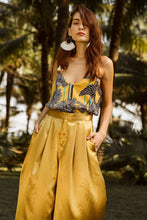 Load image into Gallery viewer, Pleated Loose Crop Pants
