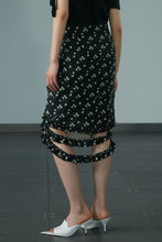 Load image into Gallery viewer, Daisy Print Silk Skirt

